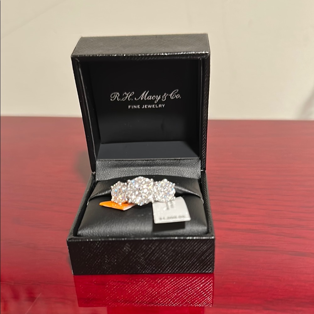 Elegant Sterling Silver lab created diamond Women's Ring